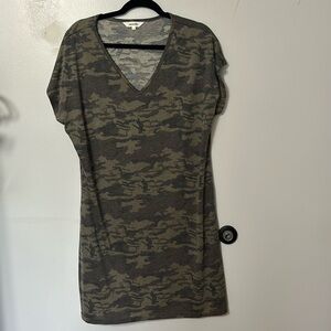 Amaryllis Camo v neck t shirt dress size XL